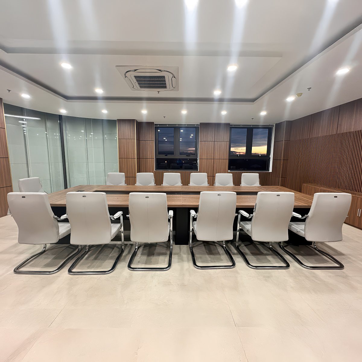 Bàn họp 2m – Giải pháp tối ưu cho không gian họp vừa và nhỏ