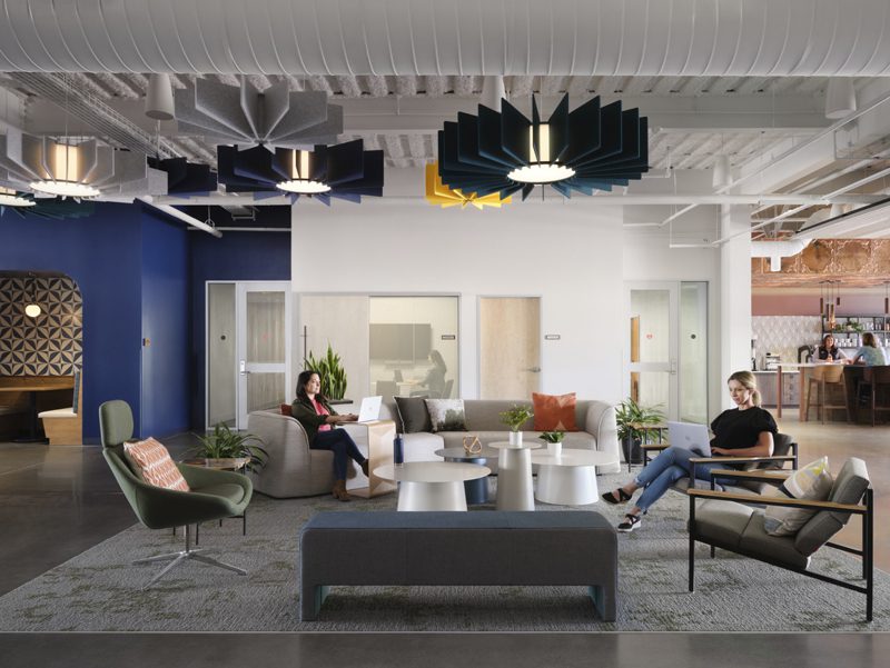 Làm thế nào để cân bằng giữa chi phí đầu tư nội thất văn phòng và hình ảnh thương hiệu?