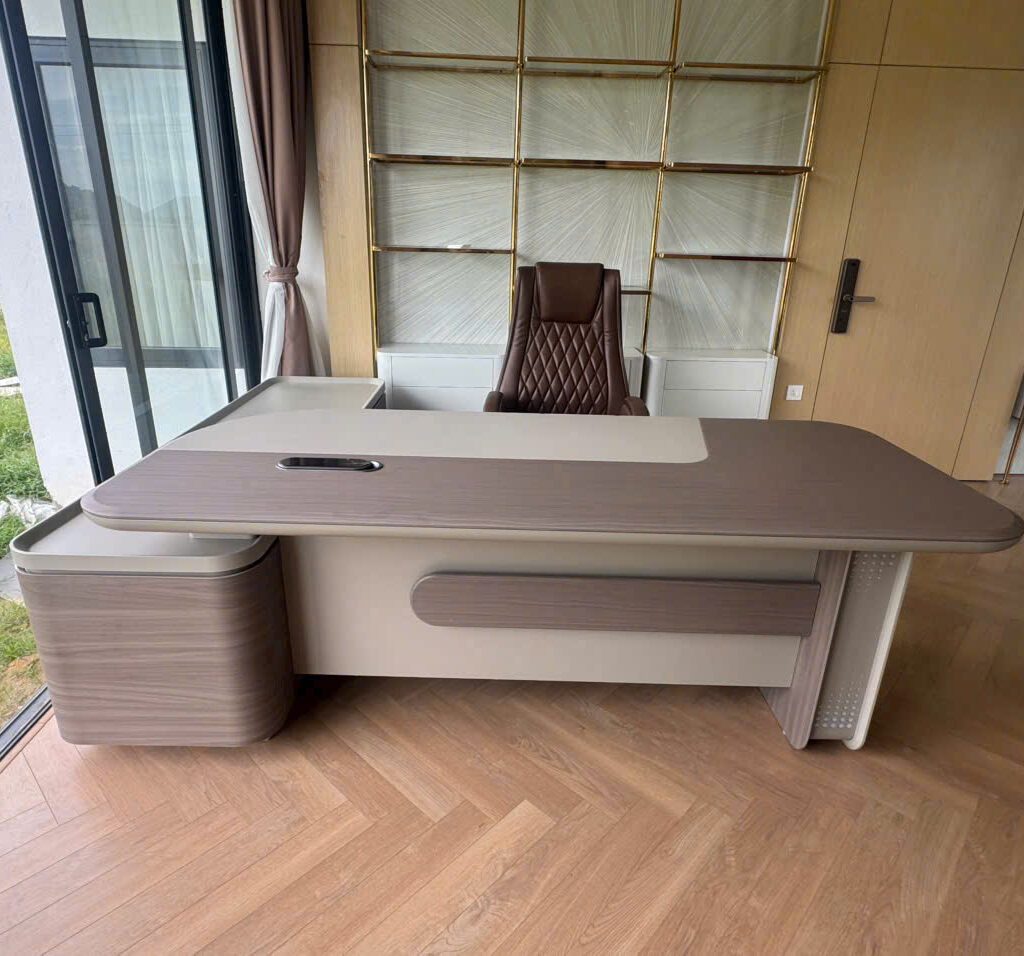 DỰ ÁN LẮP ĐẶT BÀN GIÁM ĐỐC VÀ BÀN HỌP NHẬP KHẨU TẠI HOÀN KIẾM – PHONG CÁCH LÃNH ĐẠO HIỆN ĐẠI, ĐẲNG CẤP VÀ CHUYÊN NGHIỆP