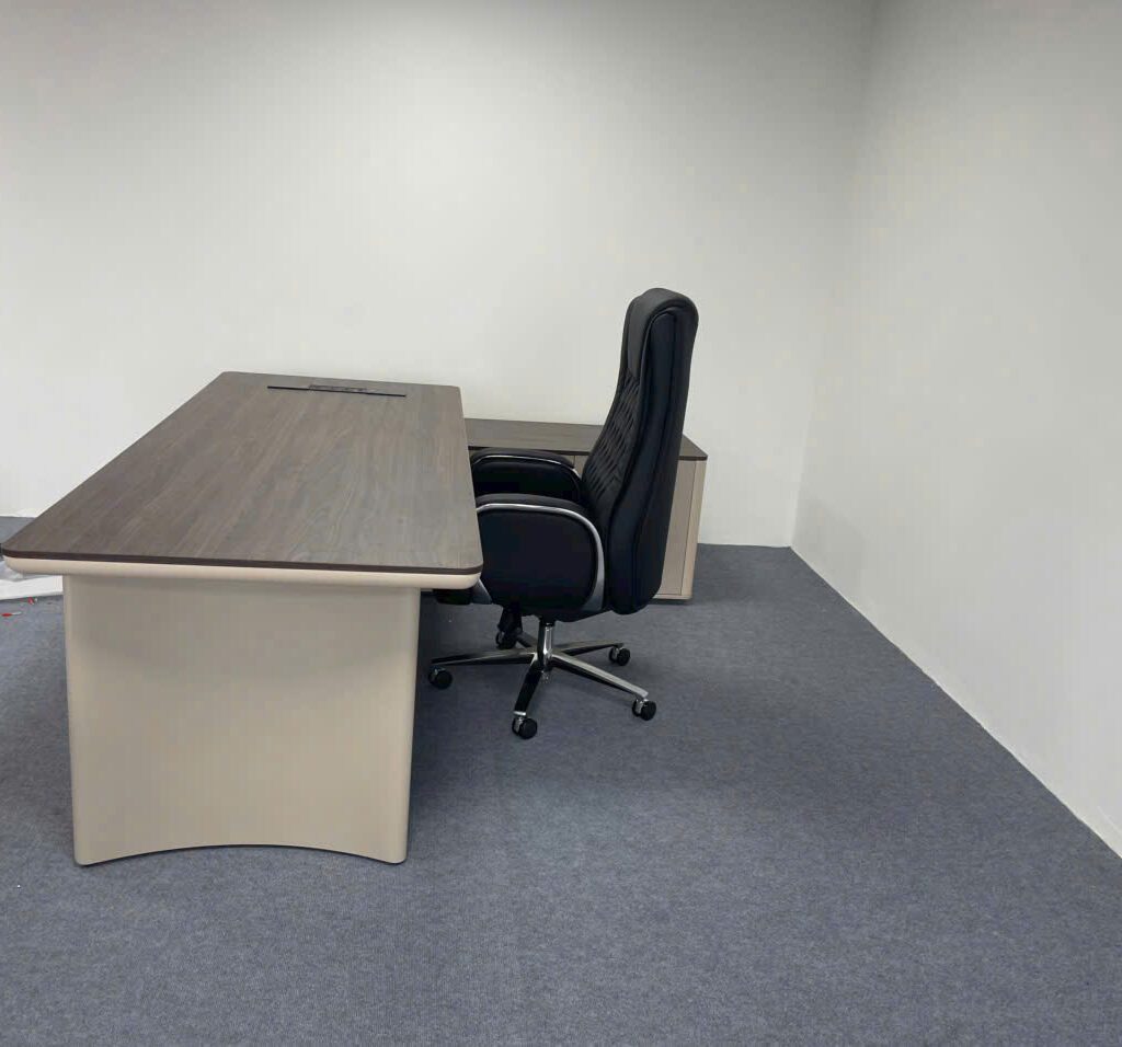 Dự án lắp đặt bàn giám đốc nhập khẩu tại Mai Dịch – Cầu Giấy