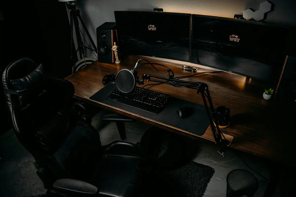 Khám phá ý tưởng setup góc làm việc với tone đen chủ đạo – Sang trọng, cá tính và hiệu quả Khám phá ý tưởng setup góc làm việc với tone đen chủ đạo – Sang trọng, cá tính và hiệu quả
