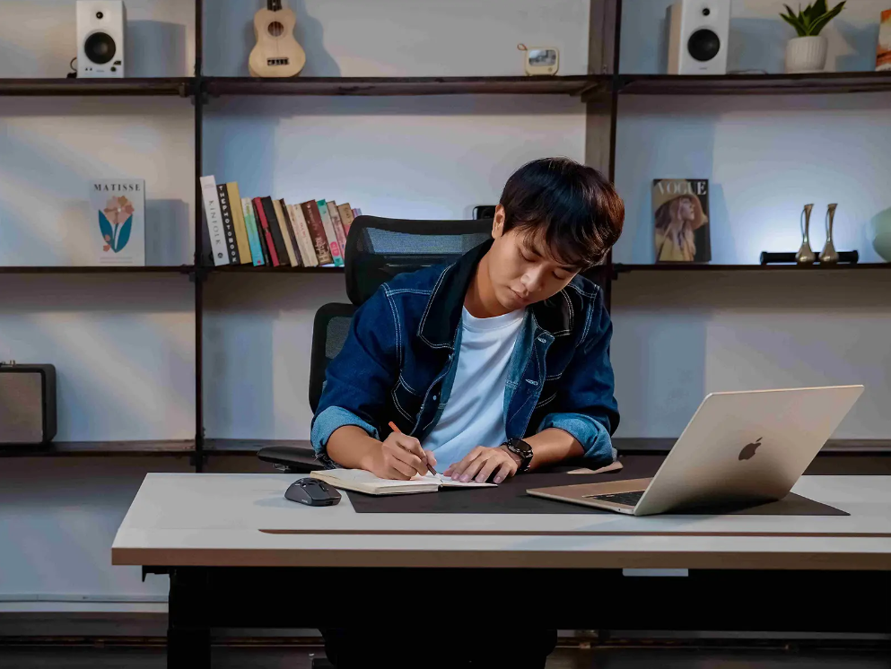 Ứng dụng nguyên tắc công thái học trong setup góc làm việc hiệu quả Ứng dụng nguyên tắc công thái học trong setup góc làm việc hiệu quả
